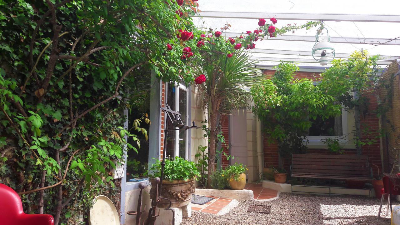 Le Vieux Vauvert Bed and Breakfast Rochecorbon Exterior foto